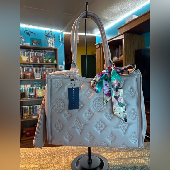 Adrienne Vittadini Handbags - Adrienne Vittadini Carolina Collection Quilted Tote Bag NWT